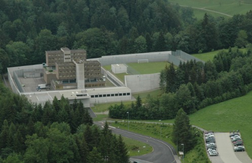 Blick aus der Vogelperspektive auf die Interkantonale Strafanstalt Bostadel